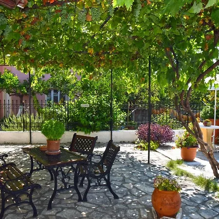 Holiday home Traditional On The Hillside Of Antiperni *