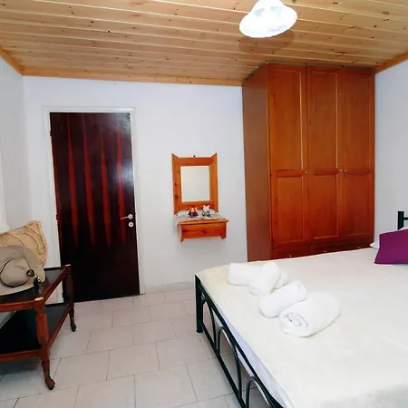 Traditional On The Hillside Of Antiperni Holiday home